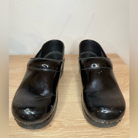 Dansko Womens Professional Black Shiny Clogs Work Nursing Shoes 37 - Picture 2 of 16